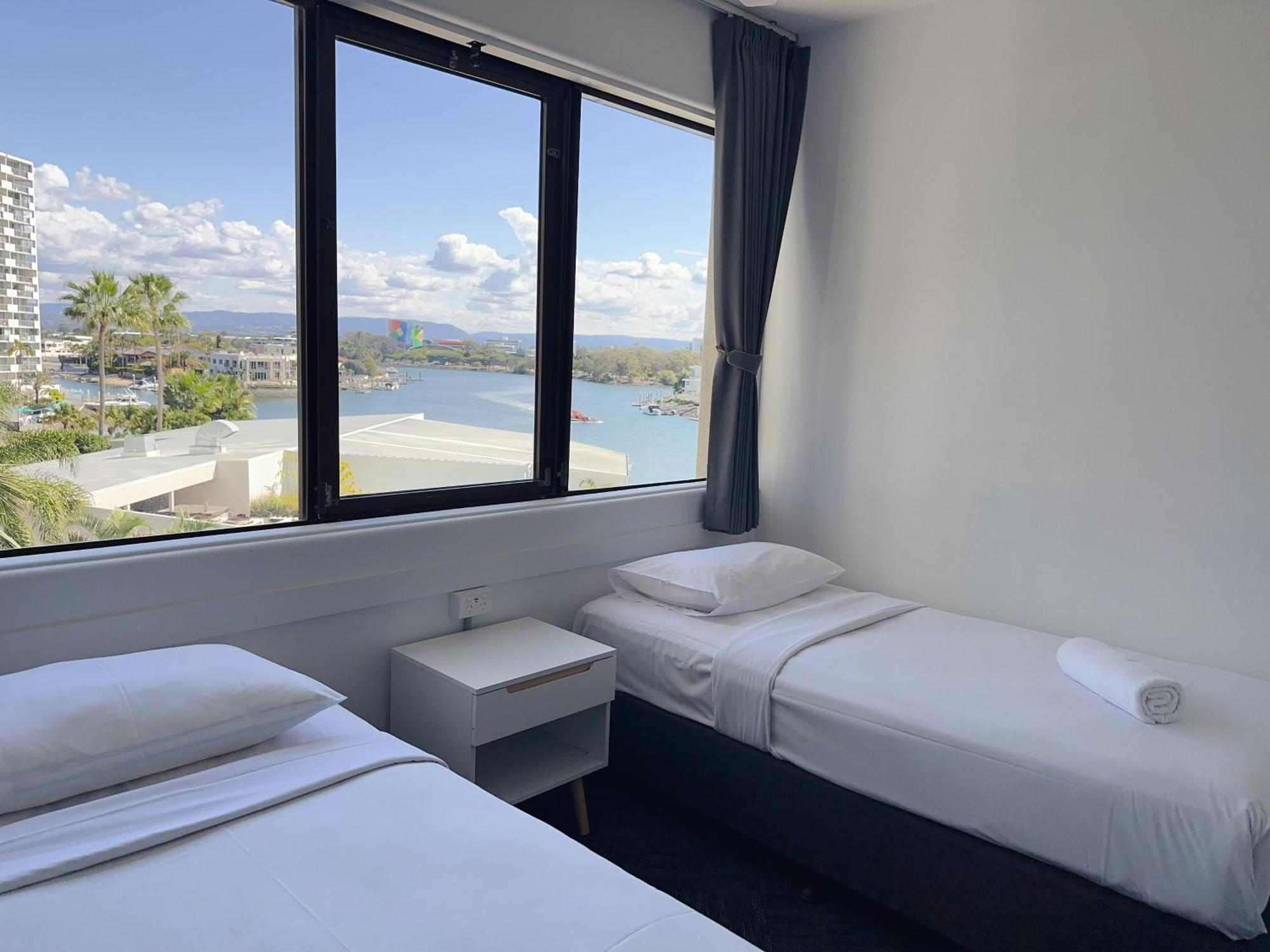 Tiki Hotel Apartments Surfers Paradise Gold Coast Zimmer foto